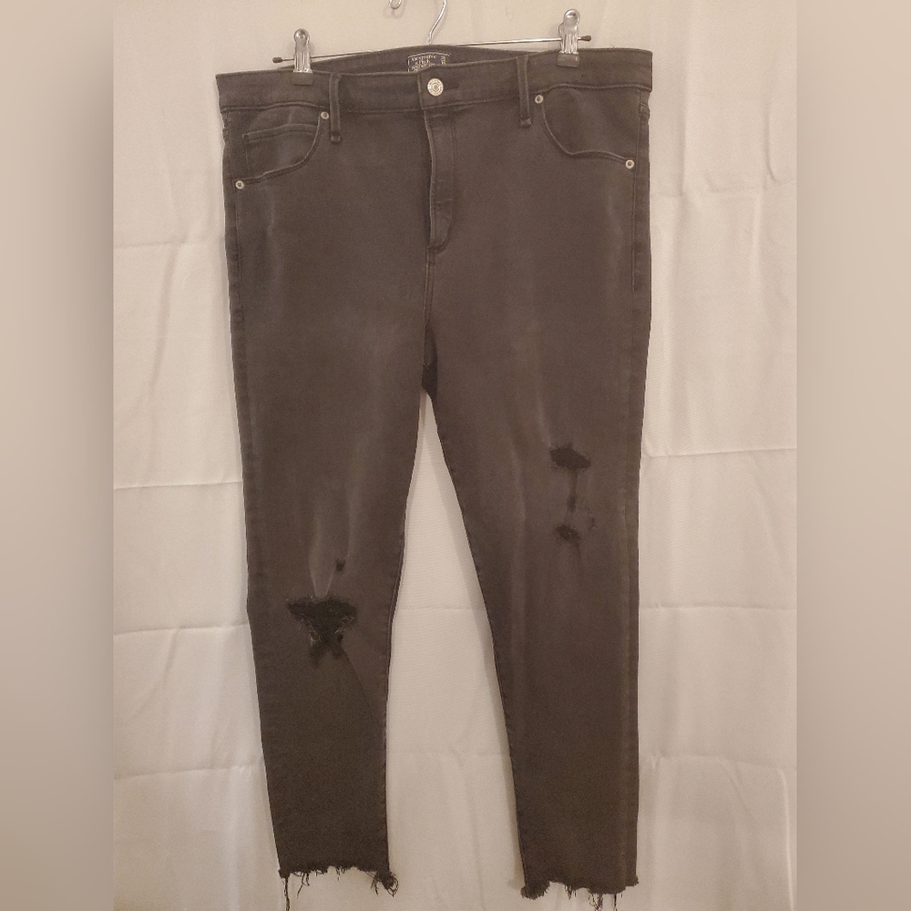 Abercrombie & Fitch Jeans High Rise Super Skinny BLK 33/16 Short Black destroyed